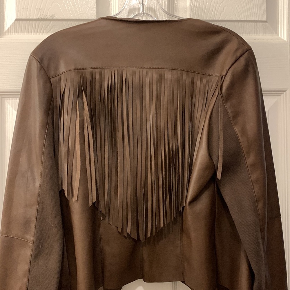 COFFEESHOP FAUX LEATHER JACKET BROWN/wFRINGE SZ M CROPPED 100%POLY-ZIP WRIST - Picture 2 of 9